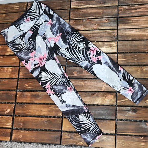 Victoria's Secret Knockout Tight Legging Palm SM - Picture 3 of 8